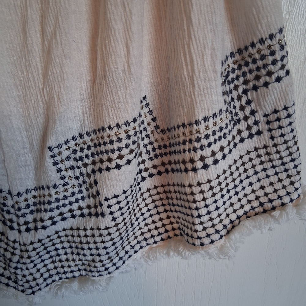 Maurices-Cream Camisole with Embroidered Accent And Fringe Hem. Size L - Picture 3 of 8